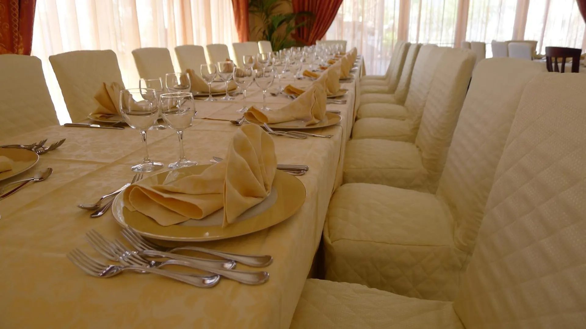 King'S House Hotel Resort ماسكالي 4*,